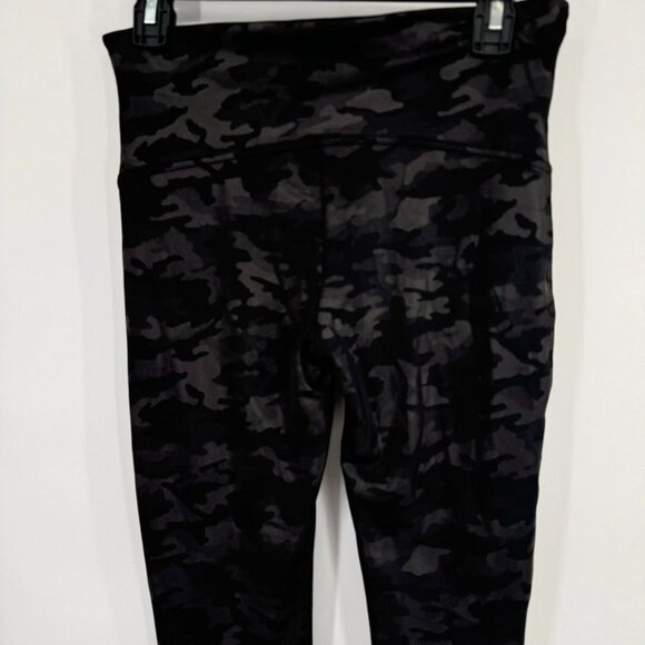 Spanx High-Waisted Camouflage faux leather Leggings pants sz large new $110 - Picture 11 of 15